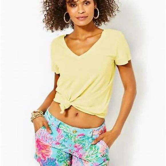 Lilly Pulitzer Meredith tee cream fraiche V-Neck Tee size medium - Picture 2 of 2